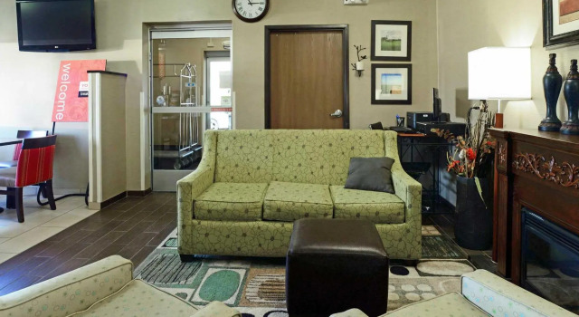 Номер Standard AmericInn by Wyndham Quincy