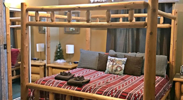 Alpine Vista - 3 Br cabin by RedAwning