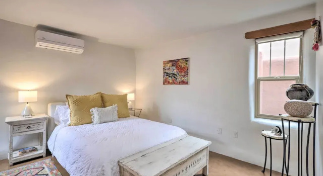 Historic Railyard Bungalow - Walkable Location!