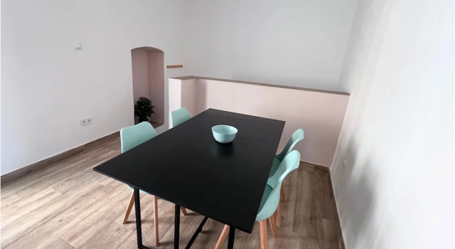 Town House in Old Town Ador, Gandia, Rezervați Apartament Ador Barcelona