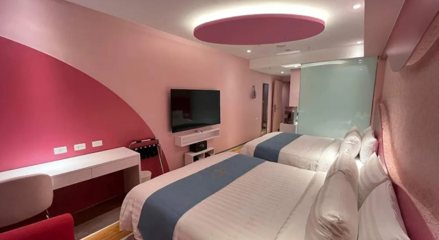 Четырёхместный номер Comfort Bentley Hotel