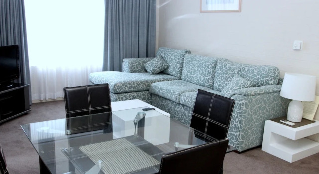 Апартаменты с 2 комнатами с балконом и рядом с пляжем Mollymook Cove Apartments