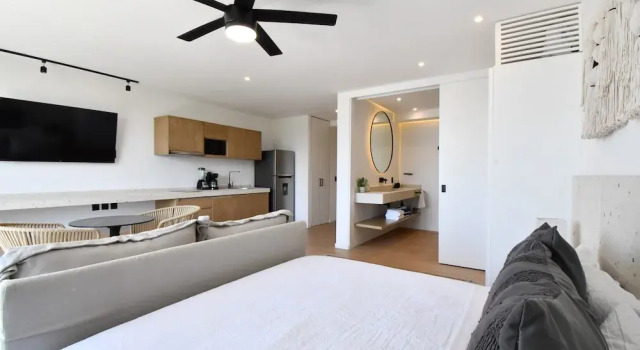 Студия Deluxe Kumaru Suites by The Spot Rentals