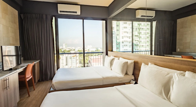 Четырёхместный номер Standard с балконом Azumi Boutique Hotel