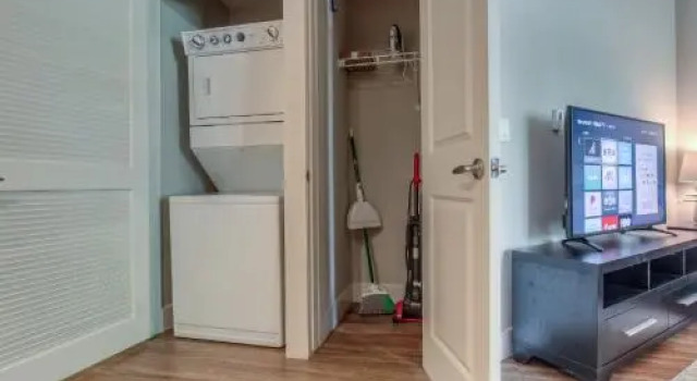 Glendon Westwood 2204, Забронировать Апартаменты/квартира Отели Вествуд с парковкой, Парковка