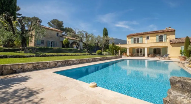 Вилла SERRENDY BIJOU de 280m2 au calme absolu avec piscine à débordement
