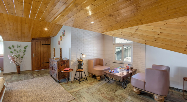 Вилла Luxury ELIVAAS Alpenglow 3 BHK Villa