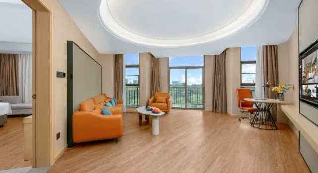 Люкс с красивым видом из окна Vienna International Hotel