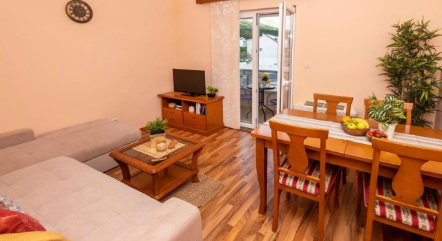 Amazing Apartment in Podstrana With 1 Bedrooms and Wifi, Rezerwuj Apartament Podstrana Split Region