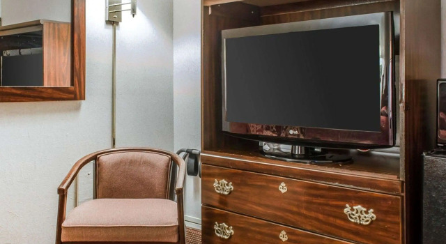 Четырёхместный номер Standard Econo Lodge Frackville