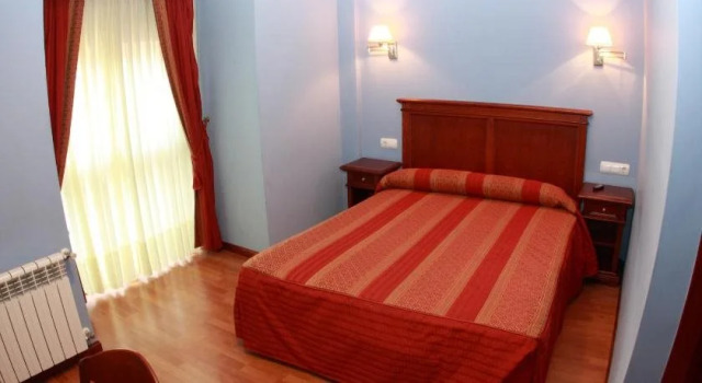 Hostal Torres, Забронировать Отель Сан-Леонардо-де-Ягуэ 