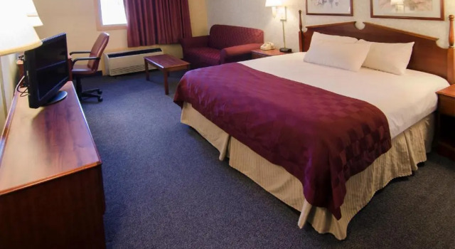 Номер Standard Ramada by Wyndham Angola/Fremont Area