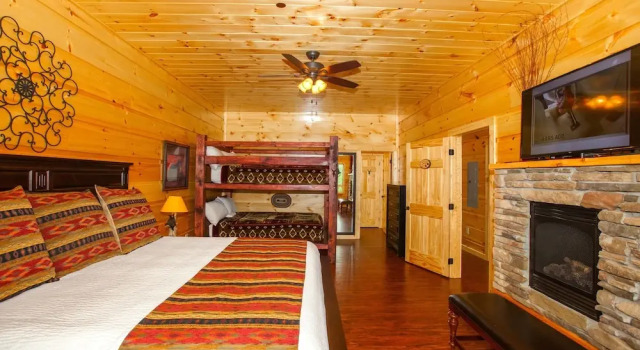 Foxwood Mansion 14 Bedroom Cabin by RedAwning