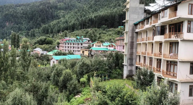 Sarthak Resorts-Reside in Nature with Best View, 9 kms from Mall Road Manali, Забронировать Отель Недорогие отели Манали, недорого