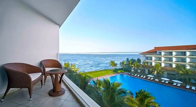 Номер Deluxe с балконом и с видом на океан Renaissance Danang Hoi An Resort & Spa