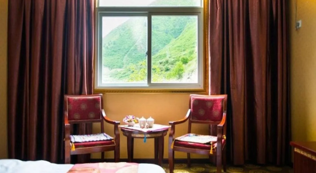 Jiuzhaigou Yixin Mountain Villa (Jiuzhaigou Qianguqing Store)(九寨沟颐馨山庄（九寨沟千古情店）), Prenota Villa Ville a Ngawa, Villa