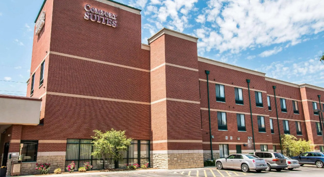 Номер Standard Comfort Suites Canton - Detroit