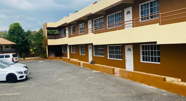 Blissett Apts your  home away from home, Prenota Affittacamere Kingston Giamaica