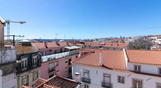 Beautiful flat with balcony & Great location