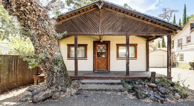 Коттедж Watefront Getaway w/ Mtn Views & Dock in Clearlake