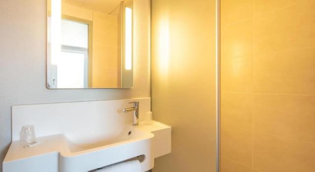 Трёхместный номер Standard B&B HOTEL SAINT-JEAN de Maurienne