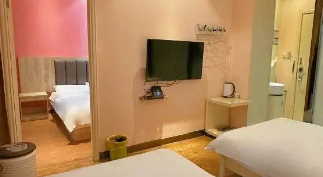 Люкс Aierma Fashion Hotel (Zhengzhou Zhongyuan Wanda City Center Hospital Subway Station)
