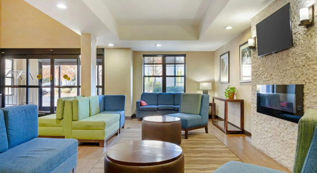 Comfort Suites Hanes Mall, Забронировать Отель Уинстон-Сейлем Северная Каролина