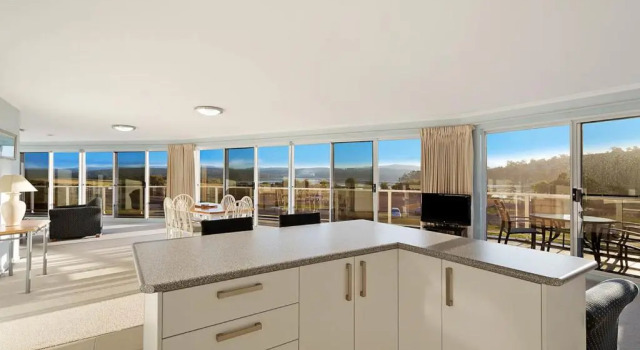 Апартаменты Executive Waterview Luxury Apartments