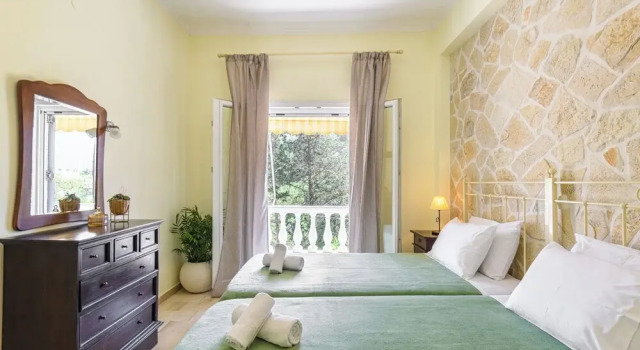 Kentra Apartment a Lovely Space Only 150m From the Beach