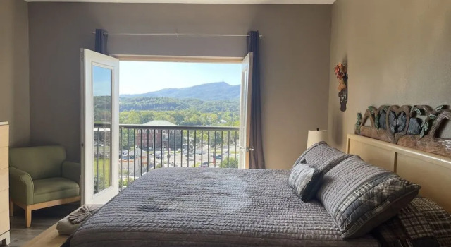 A Bear's Hibernation 1 Bedroom Condo by RedAwning, Забронировать Апартаменты/квартира Пиджен-Фордж Great Smoky Mountains National Park, рядом с Country Tonite Theatre