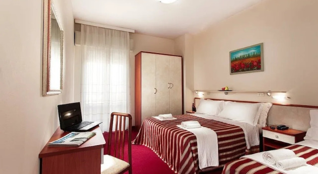 Трёхместный номер Standard с балконом Color Metropolitan Family Hotel