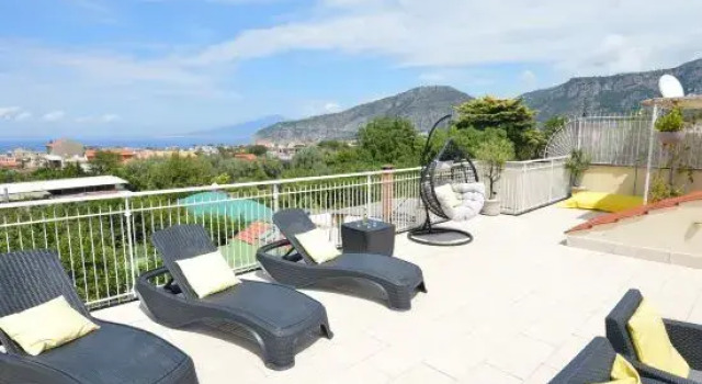 La Terrazza Family Holidays Your Dream Getaway in Sorrento Coast, Забронировать Отель Отели Сант-Аньелло 3 звезды, рядом с Железнодорожный вокзал Сант-Аньелло линии Circumvesuviana, 3*