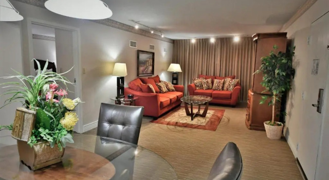 Люкс Ramada by Wyndham Jacksonville Hotel & Conference Center