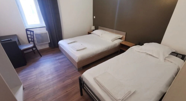 Трёхместный номер Superior Hotel Le Saint Quentin