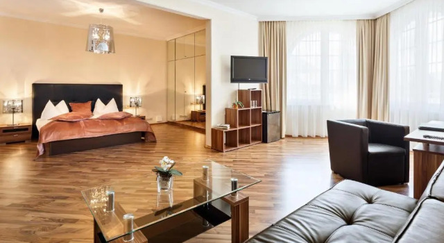Полулюкс Eventhotel Pyramide
