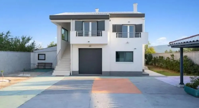 "villa Eros Sibenik With Pool", Boek Villa Gradina Regio Split-Dalmatië