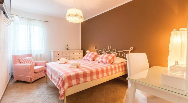 Four-Bedroom Holiday Home In Kastel Novi, Book Vacation Home Trecanica Split-Dalmatia County