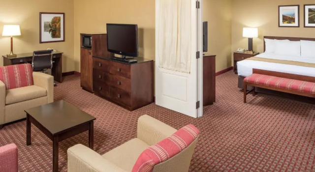 Люкс Comfort Inn & Suites Near Burke Mountain