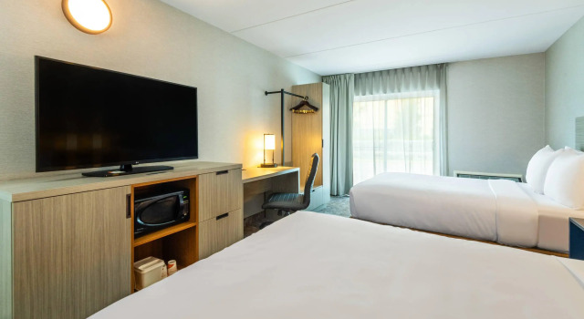 Четырёхместный номер Standard Comfort Inn Kingston - Highway 401