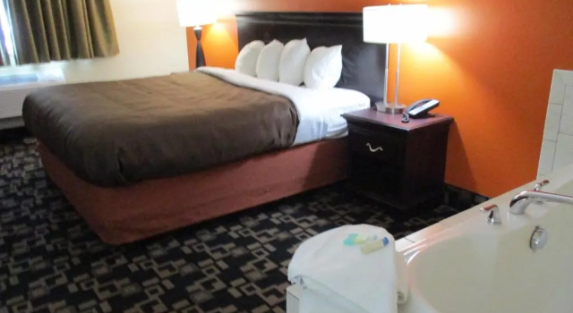 Люкс AmericInn by Wyndham Wausau