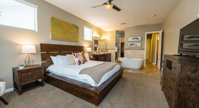 Pueblo Viejo by AvantStay | 5min Drive to Old Town - Sleeps 14, Забронировать Отель Отели Скотсдейл с парковкой, Парковка
