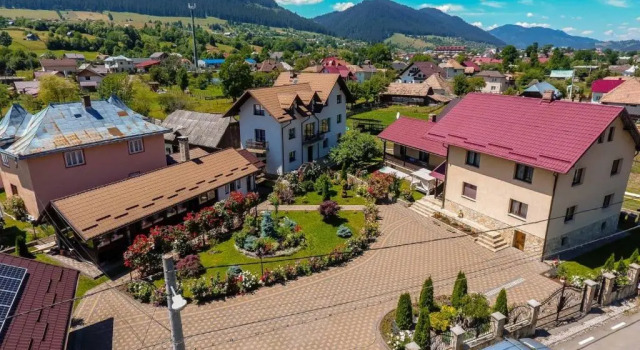 Micro ESQ Residence, Prenota Affittacamere Hotel a Suceava con parcheggio, Parcheggio