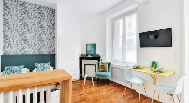Cozy Studio With Terrace Near the Eiffel Tower, Забронировать Апартаменты/квартира Париж Иль-де-Франс, рядом с House of Culture of Japan to Paris