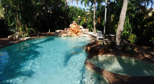 Roey Backpackers and Party Bar, Buchen Sie Hotel Broome Kimberley