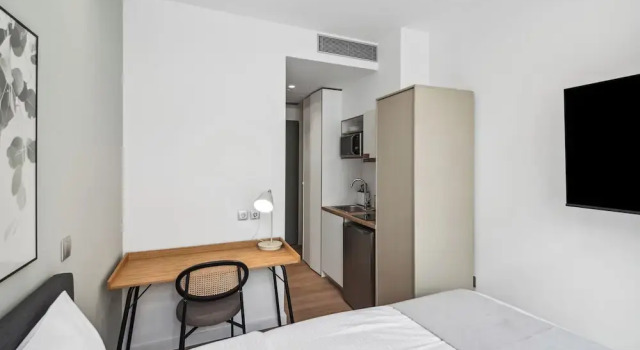 Limehome Piraeus Olive