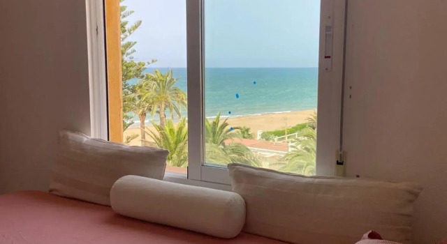 Acogedor apartamento en Denia 1 línea de playa, Забронировать Апартаменты/квартира Отели Дения с парковкой, рядом с Музей римской эпохи в Эльс-Поблетс, Парковка