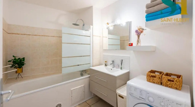 "Le Cosy", 2 Chambres, Centre-Ville de Saint-Denis, Book Hotel Hotels in Saint-Denis with a Pool, near State Garden, Swimming Pool