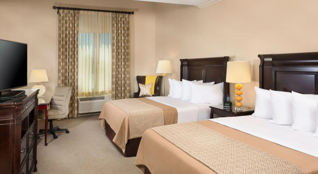 Четырёхместный номер Standard Ayres Hotel Orange