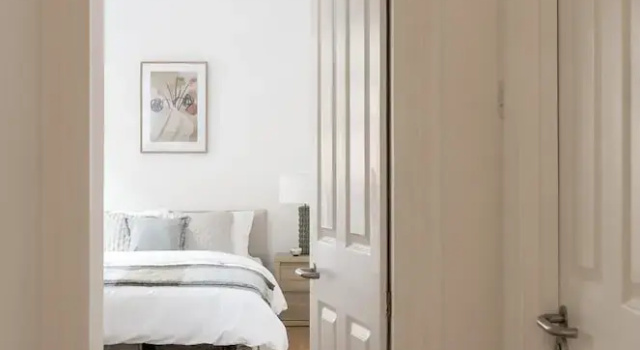 Generously Large 1 Bedroom Apartment in Farringdon, Varaa Huoneisto Asunnot kohteessa Merseyside, Huoneisto