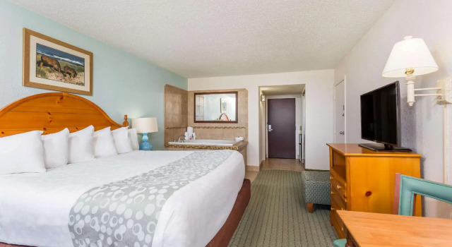 Двухместный номер Standard с видом на город Ramada Plaza by Wyndham Nags Head Oceanfront